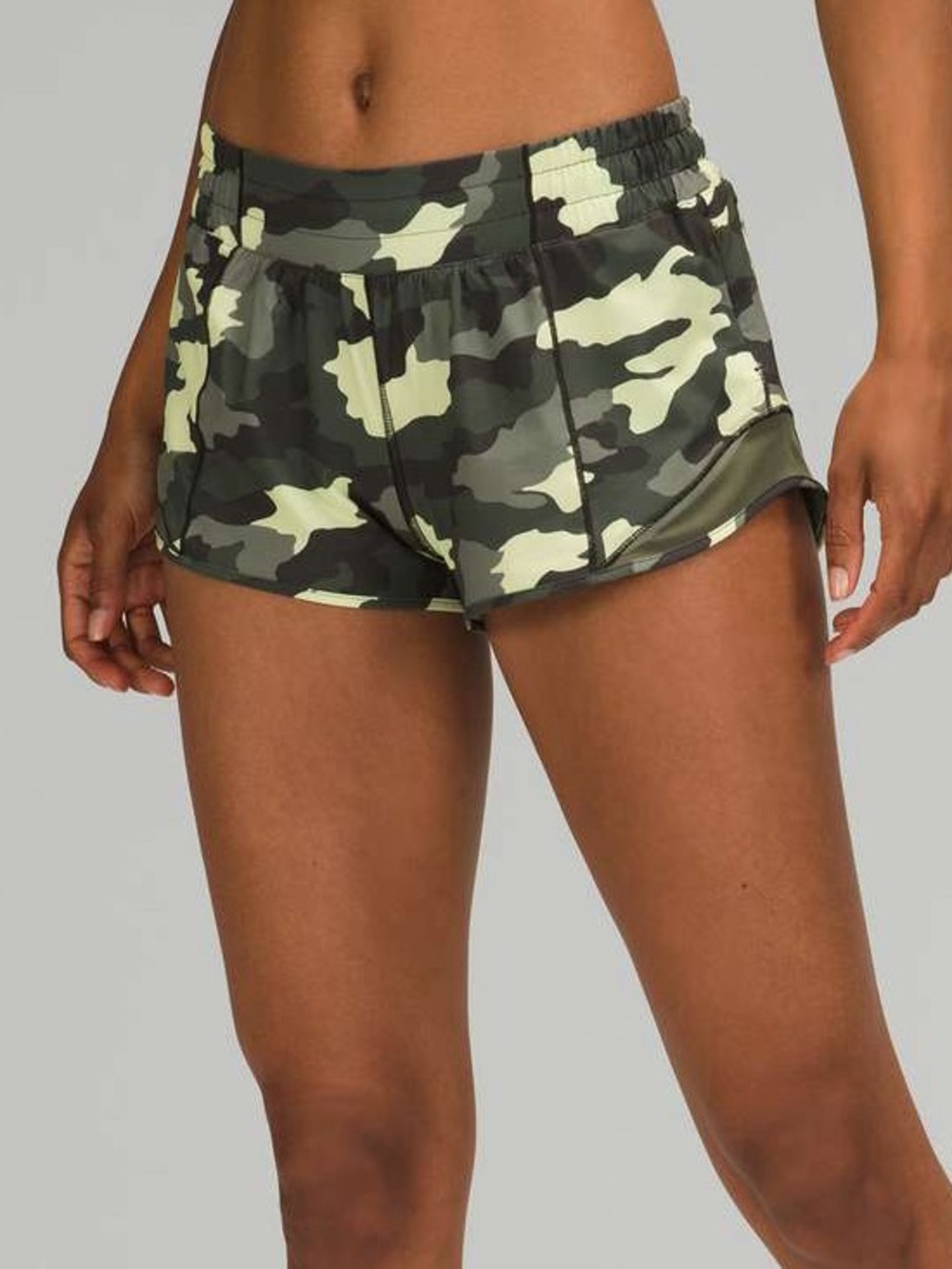 Lululemon Hotty Hot Low-Rise Short 2.5" Olive Green Camo SZ 6